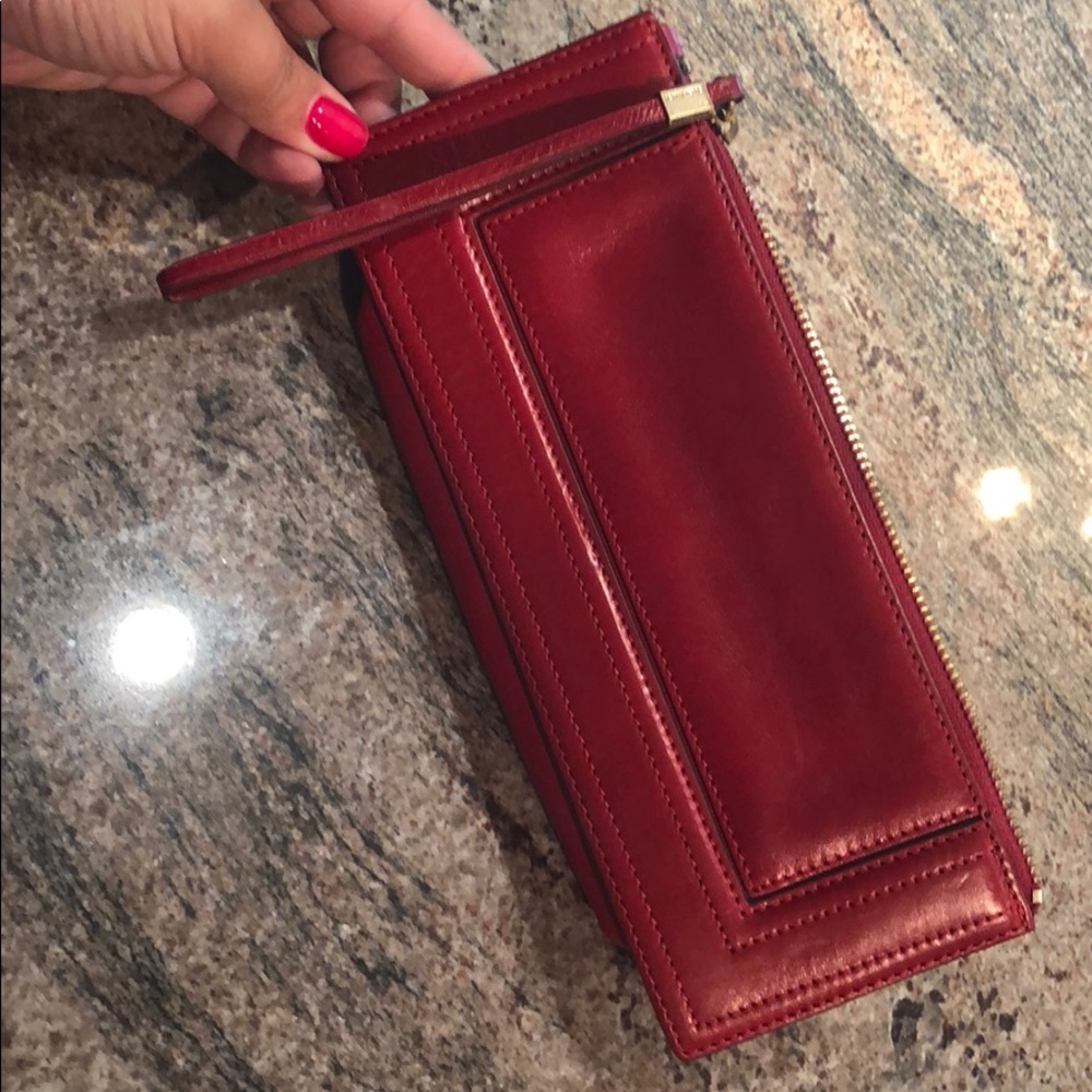 Red clutch